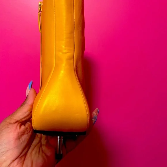 💛✨ BALENCIAGA Calf Skin Belt Bootie - Size 40.5/10 - Picture 2 of 9